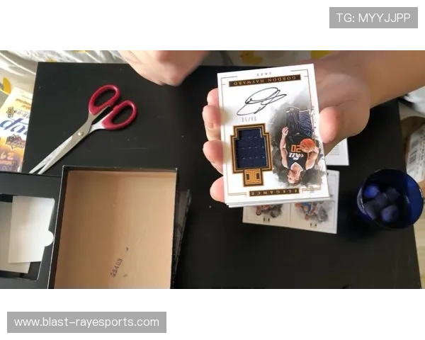 大真金球星卡拆箱足球带你体验开包惊喜与球员收藏的双重乐趣